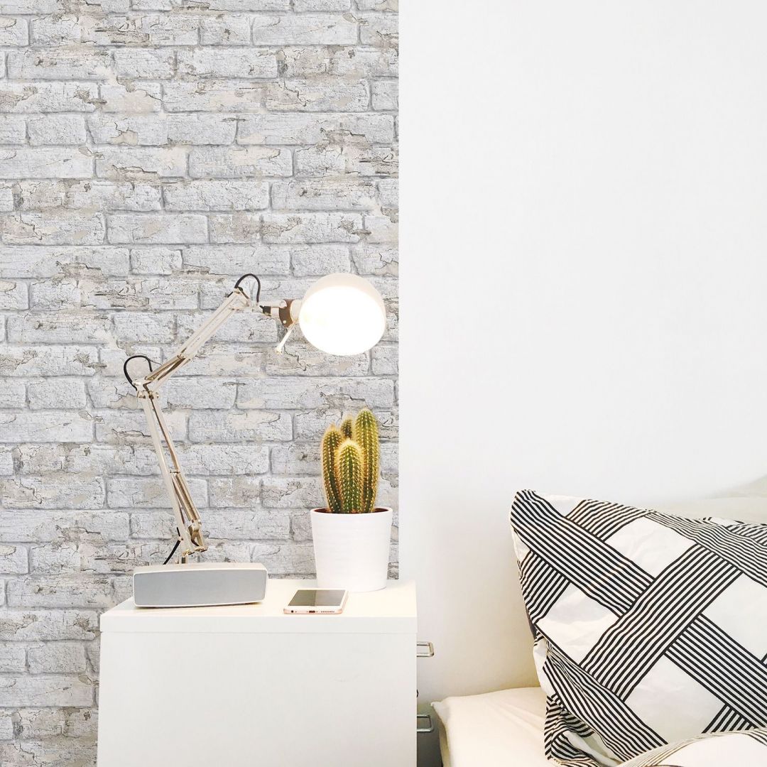 Brick-effect wallpaper for a striking indus look