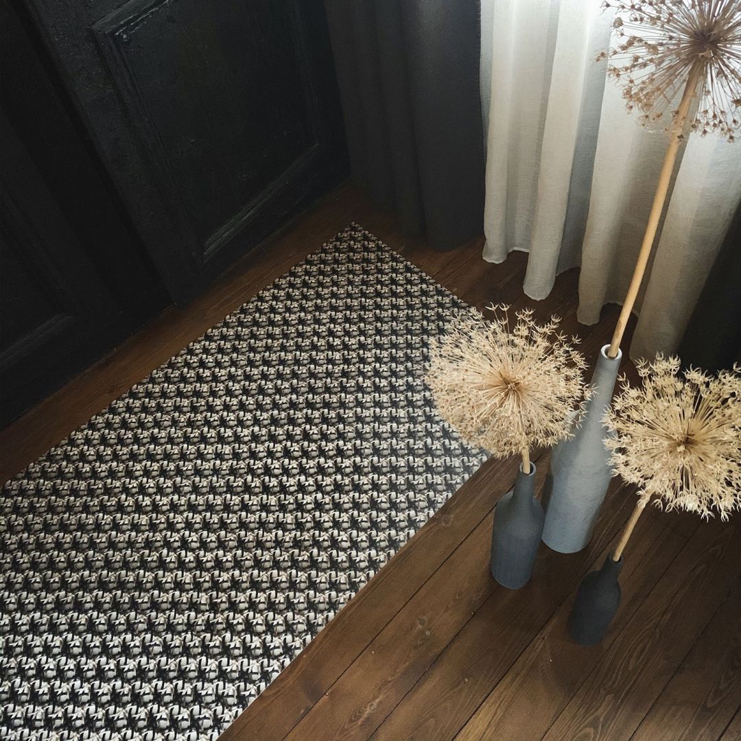 Tapis vinyle macramé "Nuit d'Oran" runner par Laurentine Périlhou