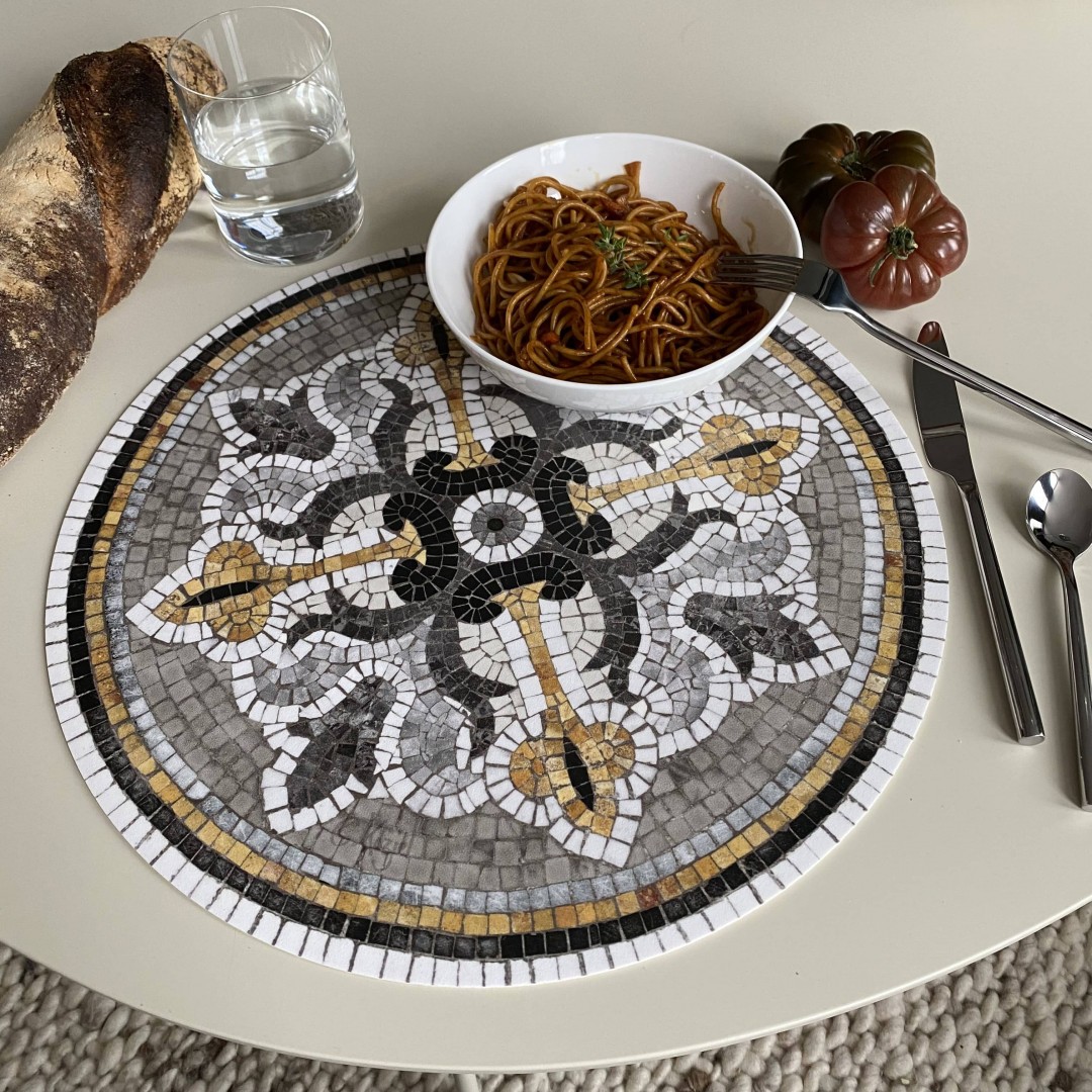 Round mosaic vinyl placemat Sofia