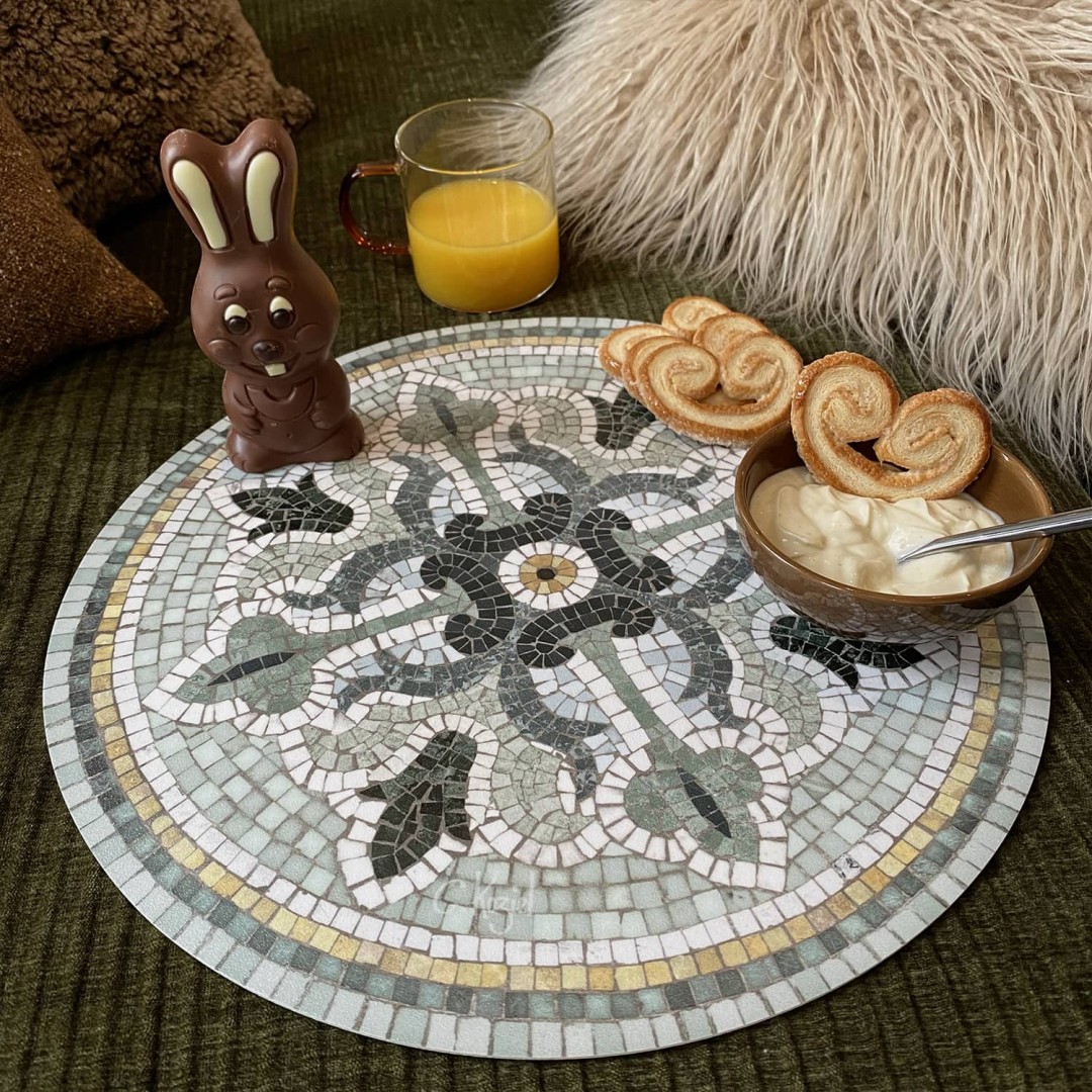 Round mosaic vinyl placemat Amanda